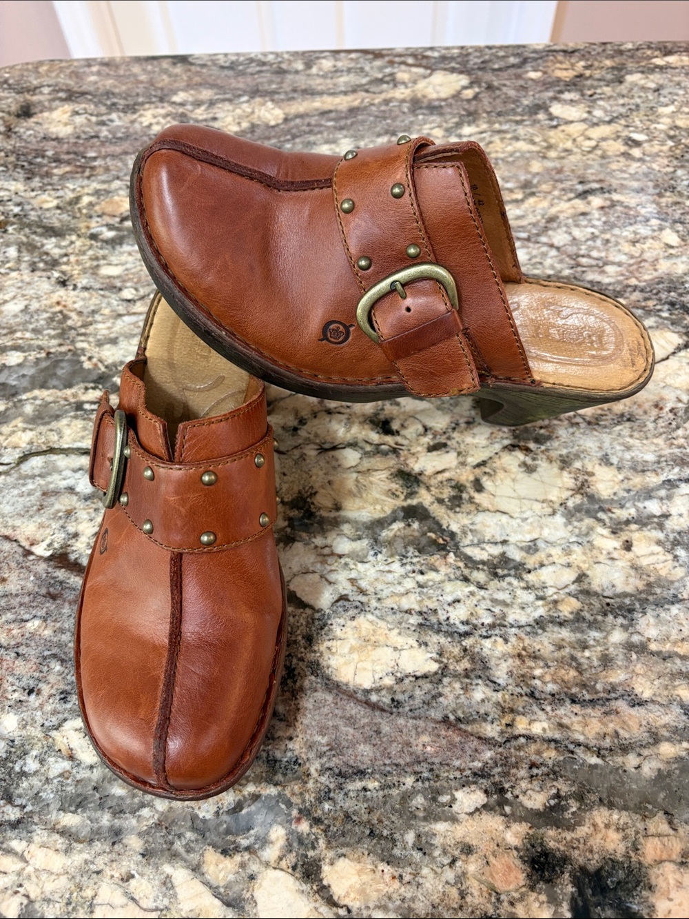 NWOT Women’s Born Leather Buckle Clogs